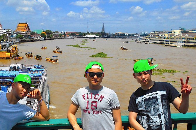 Thai Culture and Local Life 4- Hour Bangkok Bike Tour - A Chinese shrine and a first look at local custom