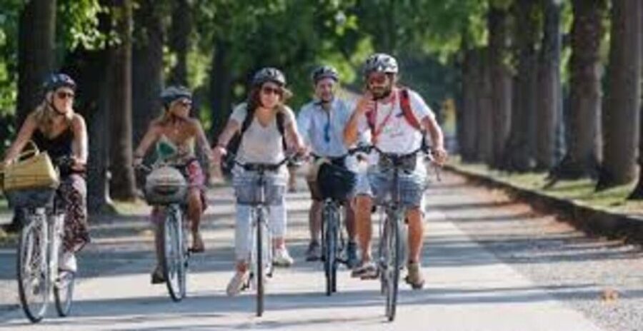 The Best of Paris by Bike with a Local - Why a bike is a smart way to meet Paris