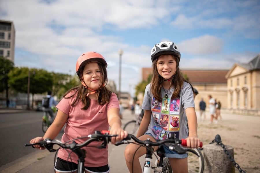 The Best of Paris: Small Group Bike Tour like a Local - Famous monuments, stories, and photo stops