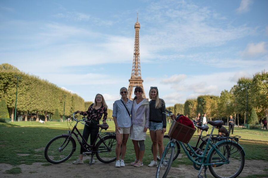 The Best of Paris: Small Group Bike Tour like a Local - What the local guide adds