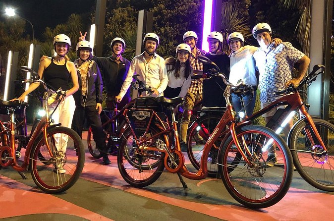 The City Lights: a unique electric bike tour of Auckland by night! - How the small group changes the ride