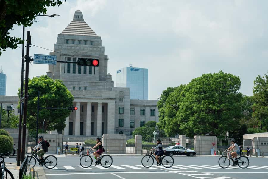 Tokyo: 3-hour Guided E-Bike Tour of the City's Hidden Gems - The City Route: central Tokyo with gardens and old shrines