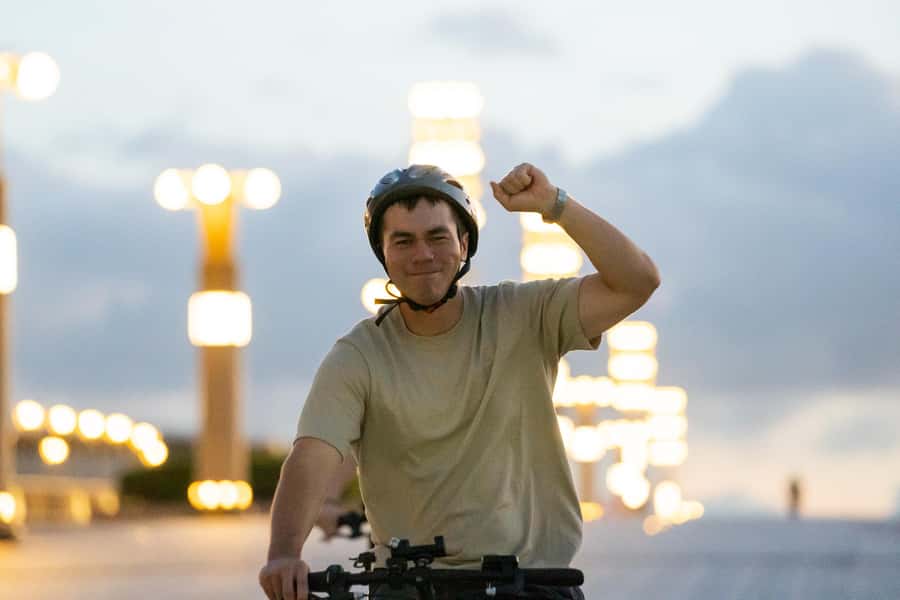 Tokyo Bay Area: Sunset Night View 3h E-bike Guided Bike Tour - What the guides add