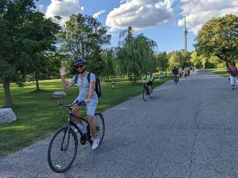 Toronto Islands: Morning or Twilight 3.5-Hour Bike Tour - Morning or twilight: which departure should you choose?
