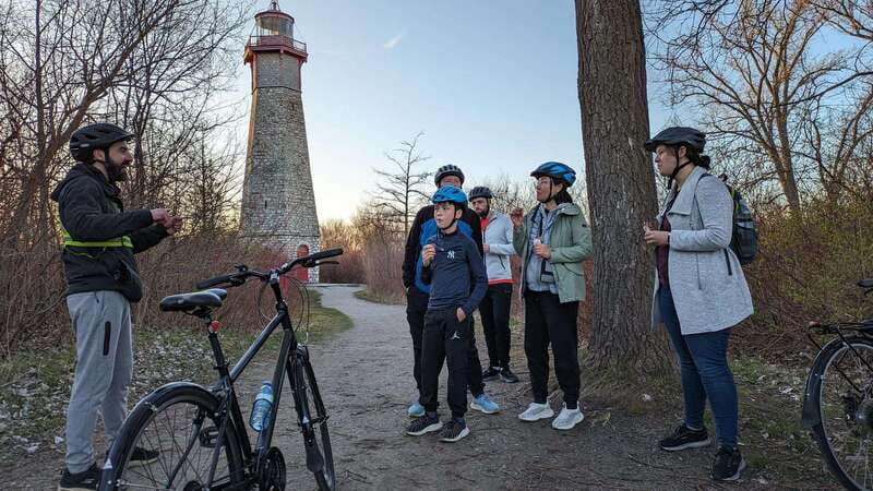 Toronto Islands: Morning or Twilight 3.5-Hour Bike Tour - Meeting the guide in a downtown parking garage