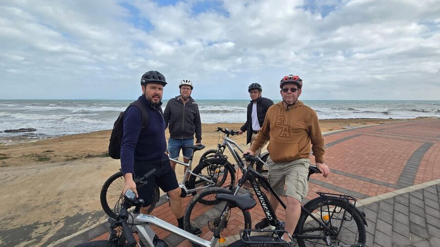 Torrevieja: Natural Parks e-Bike Tour - Pace, heat, and practical comfort