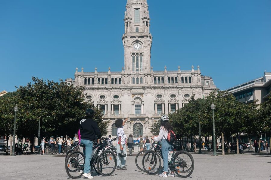 Tour Porto: Adventure in Electric Bike Tour - Starting at the garage with Carlos Bonito
