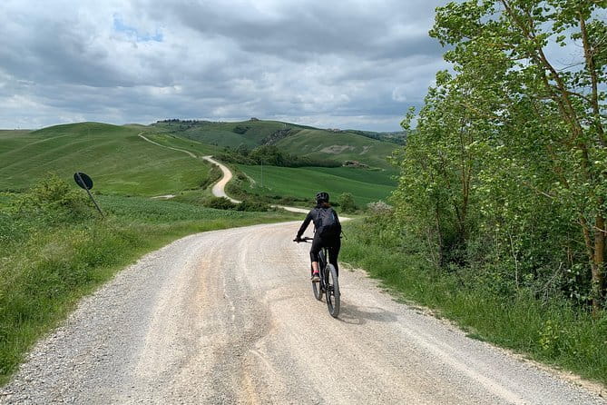 Tuscany E-Bike Tour: from Florence to Chianti with lunch and tastings - Lunch at Fattoria di Bagnolo