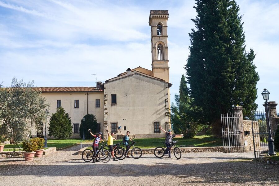 Tuscany Hills Bike Tour with Lunch at farm and Wine Tasting - A family farm provides the day’s main reward