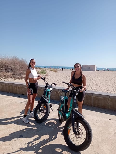 Valencia all in one: beaches, old town & city arts by E-bike - The City of Arts and Sciences in half an hour