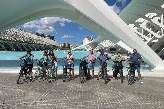 Valencia all in one: beaches, old town & city arts by E-bike - Who will enjoy this ride most