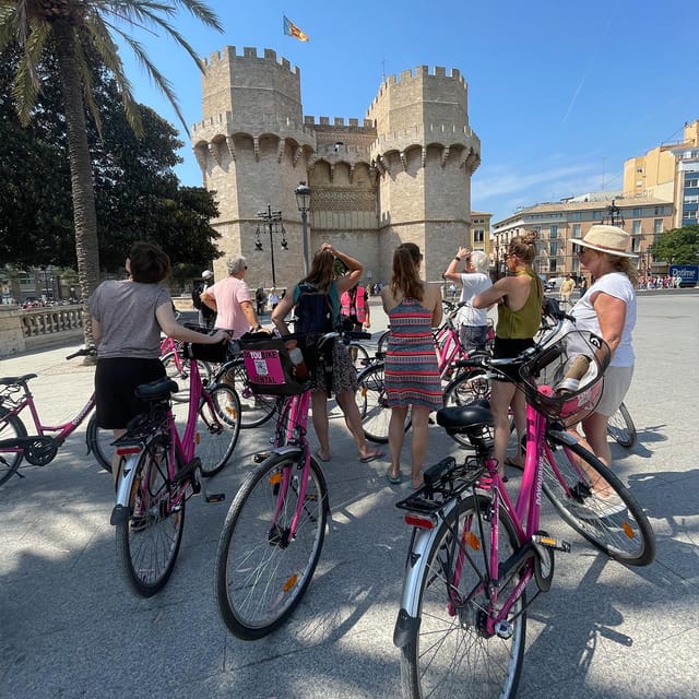 Valencia: City Highlights Guided Bike Tour - Guides, group size, and the overall feel