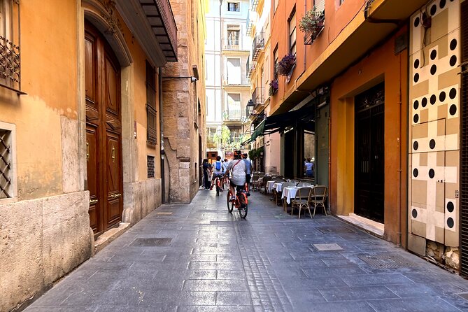 Valencia City Highlights in Guided Bike or E-Bike Tour - Starting beside Estació del Nord