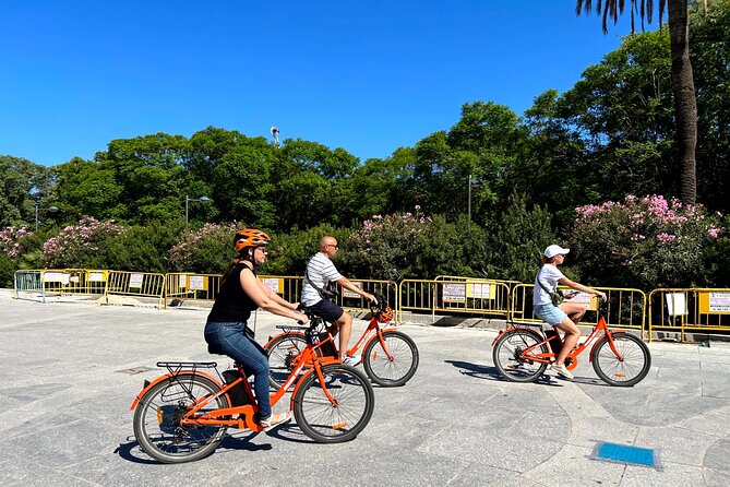 Valencia City Highlights in Guided Bike or E-Bike Tour - Plaça de la Reina, El Micalet, and the cathedral quarter