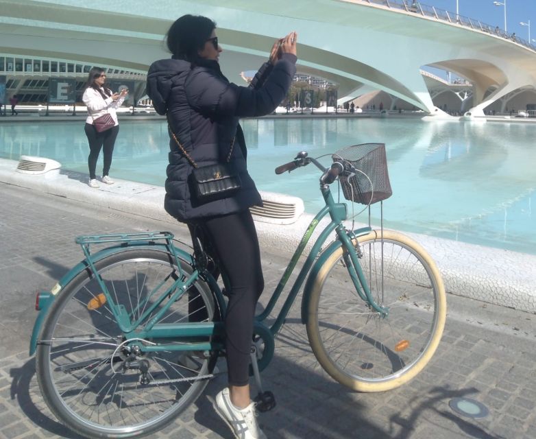 Valencia: Full-Day Bike Rental - The City of Arts and Sciences by bicycle