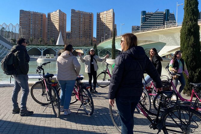 Valencia Highlights Bike Tour - Gulliver Park and a family-friendly pause