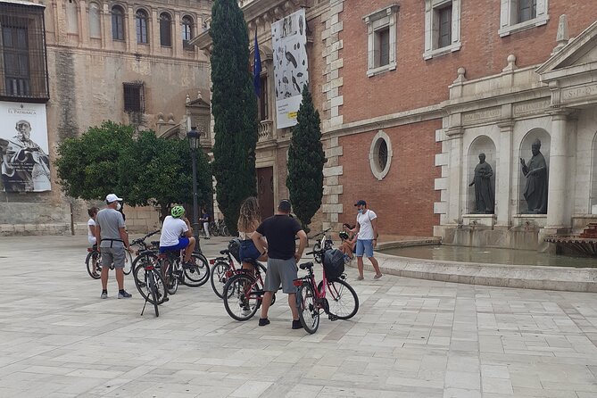 Valencia Highlights Bike Tour - The City of Arts and Sciences: the modern finish