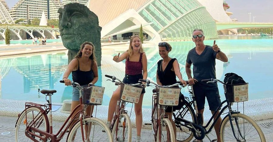 Valencia: Private City Tour on Bike,E-Bike&E-Scooter - Turia Park, a riverbed turned into a city park