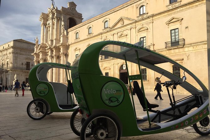 Velobike tour ecologico guidato con soste per visitare i monument - Piazza Minerva and the Duomo area