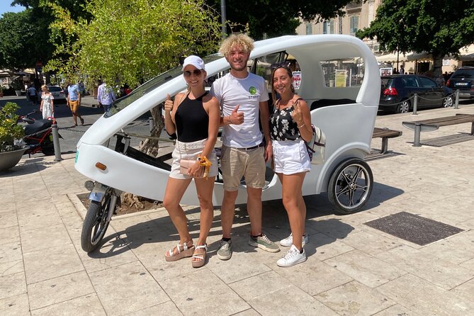 Velobike tour ecologico guidato con soste per visitare i monument - The Caravaggio painting and the Fountain of Arethusa
