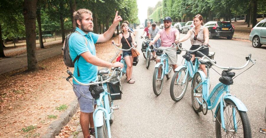 Versailles Bike Tour with Palace & Queen Farm Entrance - The Versailles market: your lunch begins here