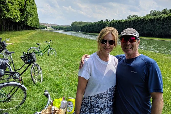 Versailles Domain Bike Tour with Palace Entry by Train from Paris - A quiet lunch beside the Grand Canal