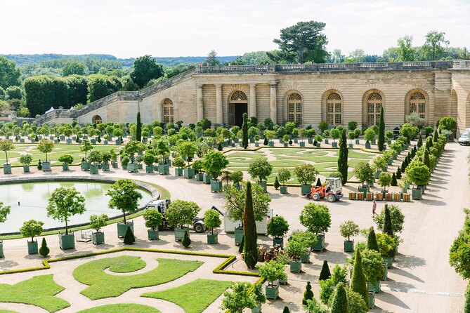 Versailles Half Day eBike - Starting at Versailles with an eBike and helmet