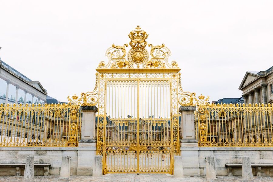 VIP Versailles Bike Tour & Kings Apartment Tour - Marie Antoinette’s Hamlet and the two Trianons