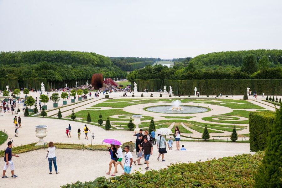 VIP Versailles Bike Tour & Kings Apartment Tour - Entering the palace through a special reservation