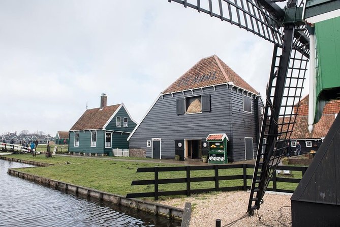 Visit Amsterdam Countryside with windmills by bike - Who will enjoy this Amsterdam day trip?