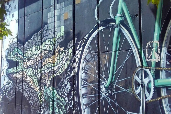 Visite insolite de Barcelone à vélo (en français) - Poblenou, Barcelona’s former industrial quarter