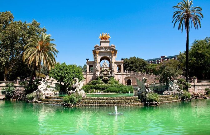 Visite insolite de Barcelone à vélo (en français) - El Born Centre and the siege of 1714