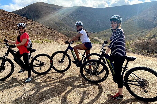 Volcanic Discovery PREMIUM eBike Tour: 35 km - What the $66.52 price gets you