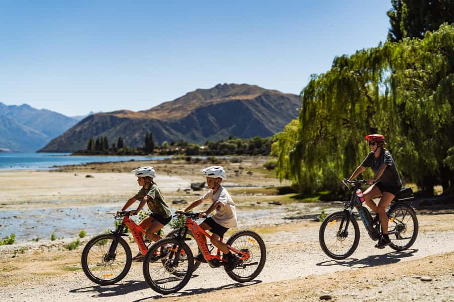 Wānaka: Gladstone Track and Wanaka Trails on Bike or eBike - Six kilometres beside Lake Hāwea