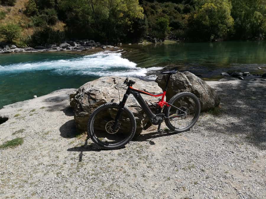 Wanaka: Self-Guided Regular MTB - Lake Hawea to Lake Wanaka - Family riding, bike sizes, and child attachments