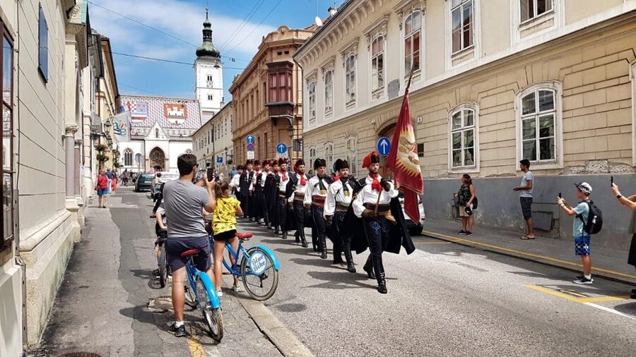 Zagreb: 2.5-Hour Highlights Bike Tour - The Guide Makes the Difference